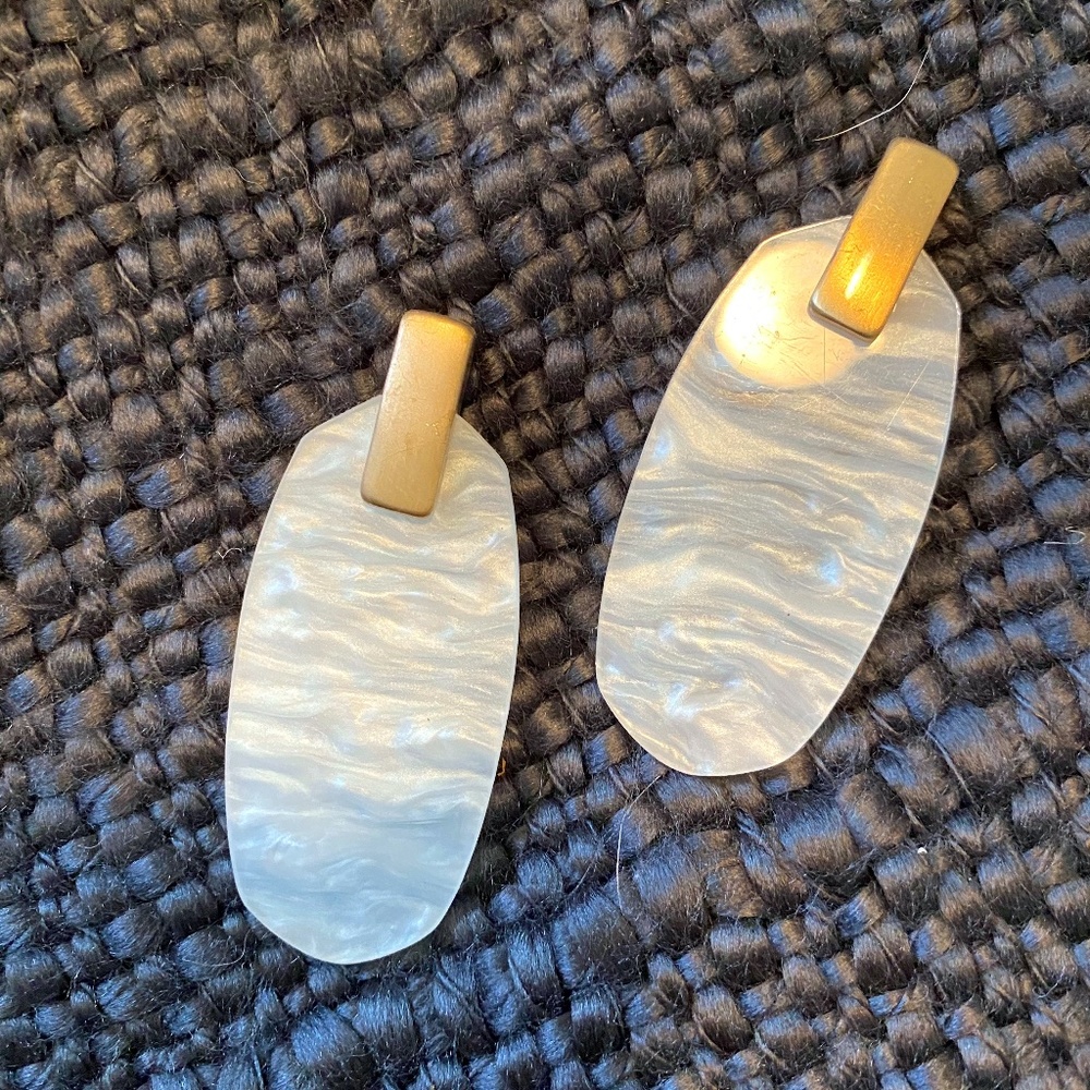Oval Pearl Earrings